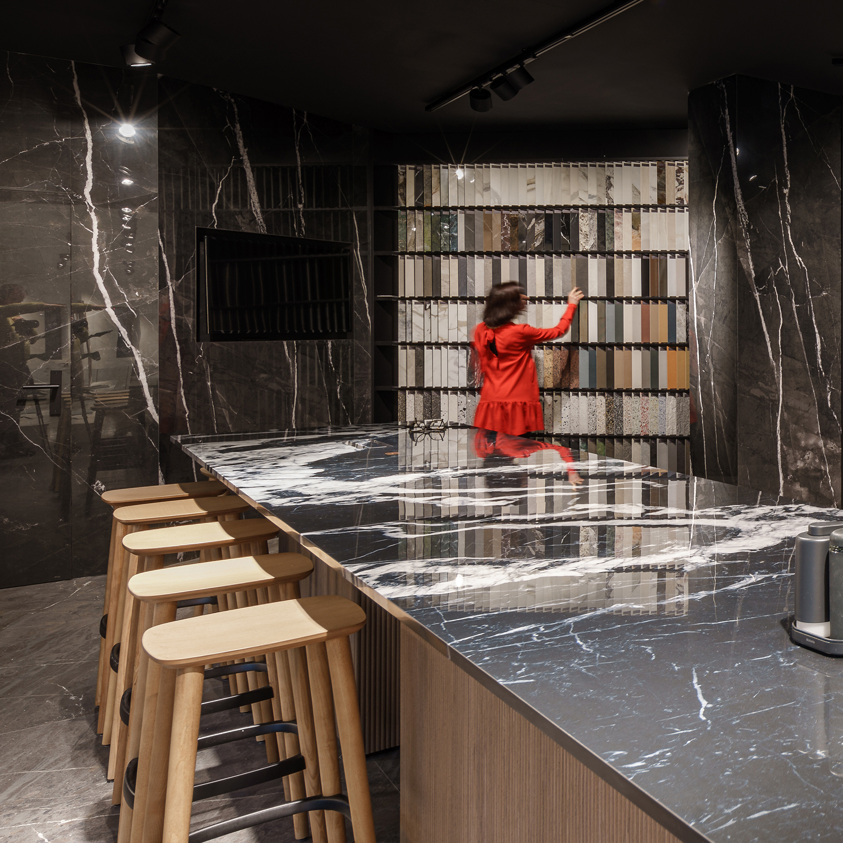 ~ai-32d6ad67-daeb-4ce6-8ae3-9aec755fdb20_